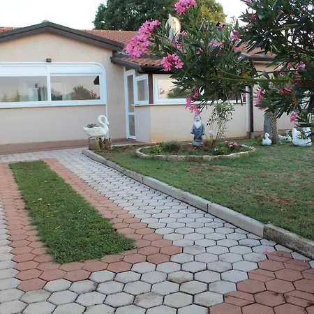 Sun&sea Mediterranean With Private Pool, Bbq&terrace Appartamento Porec